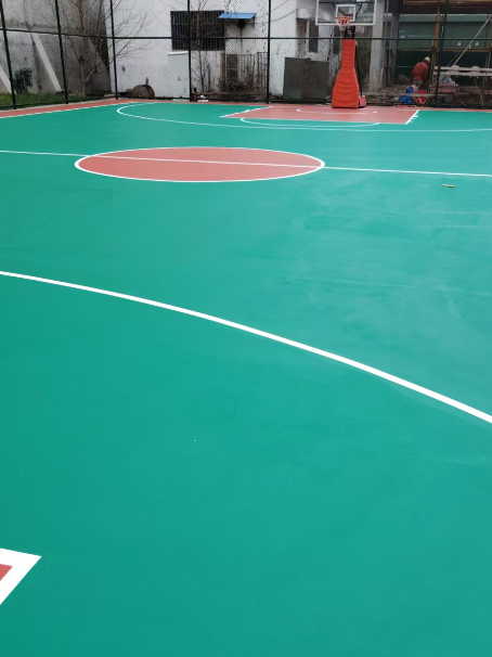 瑶海 球场长期使用易出现地面开裂
